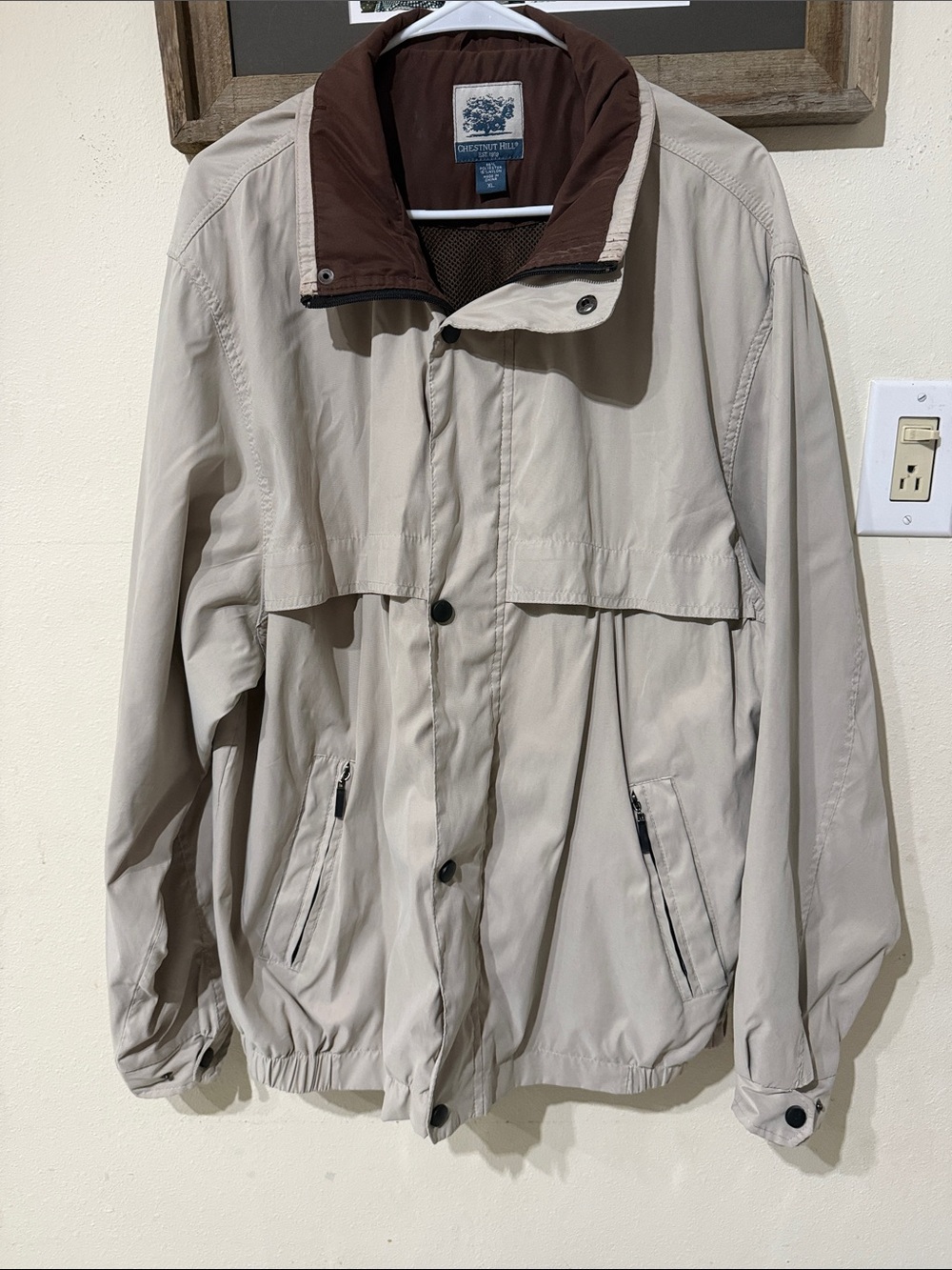 Chestnut Hill Men’s Beige Windbreaker with Brown Lining Vintage Outdoor